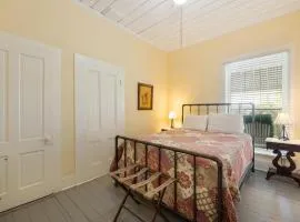 Historic Island Hotel
