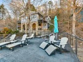 Hot Tub and Deck Cabin in Blue Ridge Mountains