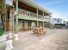 Stones Throw Beachfront Family Suite #3 VIEWS