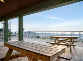 Stones Throw Beachfront Family Suite #3 VIEWS