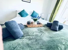 The Georgian Townhouse - 4 Bedrooms - Sleeps 9