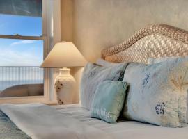 Stones Throw Beachfront Family Suite #3 VIEWS, hotel in Clearwater Beach