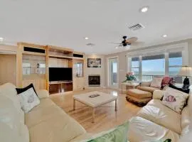 Stones Throw Beachfront Premier Suite #4 VIEWS