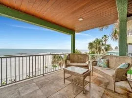 Stones Throw Beachfront Premier Suite #4 VIEWS