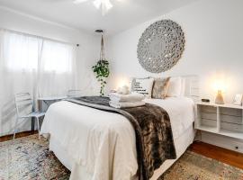 The Inspiration Suite at Dream BNB Estate Inn, villa in Leamington