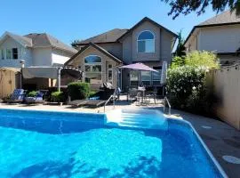 Metropolitan Dream Stay with Pool and Hot Tub