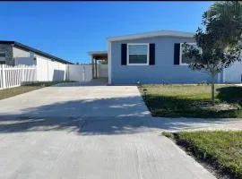 Agradable casa parqueos gratis