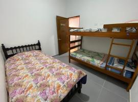 Casa vacacional de 2 pisos rodeada de naturaleza en Restrepo Meta, hotell sihtkohas Restrepo