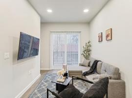 Chic 1BD Loft Near Sundance Square with Pool & Gym, lejlighedshotel i Fort Worth