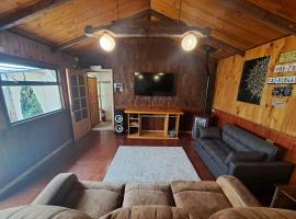 Habitación cocina y Quincho con Piscina temperada, ξενοδοχείο σε Lenca