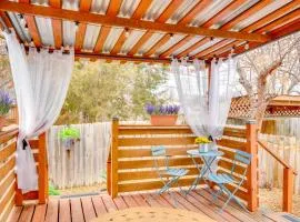 10 Mi to Dtwn Kansas City Cozy Studio with Grill!