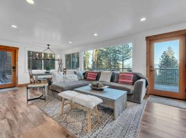 Cozy Carnelian Bay Vacation Rental with Lake Views, hotel in Carnelian Bay