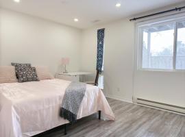Cozy room with private bath near Don Mills Subway, hotel a Toronto