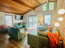 Astonishing view 100 feet from the lake!