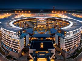 Tianfu Joyhub Air Hotel, hotel con estacionamiento en Jianyang