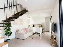 WealthyStays 2BR Retreat , 5Min Walk to Beach