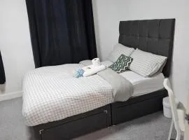 King Bedroom in Dartford central- Close to all amenities
