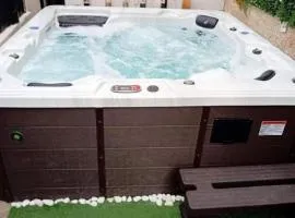 Maison 10 pièces Spa jacuzzi Paris Airport CDG jardin arboré clos