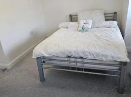 Cosy stylish Double bedroom in central Dartford