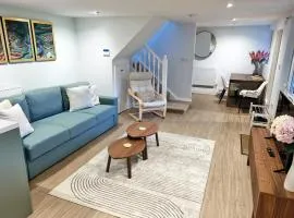 Oak Tree Cottage near Gatwick Airport