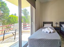 TemenisJewel Cosy Seaside Apartments, hotel con piscina a Aigio