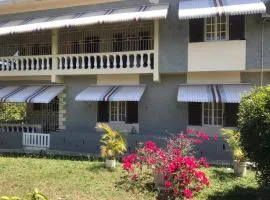 Your Home in Paradise- Private Garden Camp & Beach Nearby-Runaway Bay