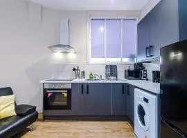 Spacious One Bedroom Apartment in Central Wigan by Eason Stays, Ideal For Weekend Getaways & Business Travellers - with Free Parking!