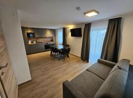 New, cozy retreat, 300 m to ski bus in Schladming Region, hotel v destinaci Assachberg