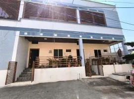 Yuvarathna Hampi Stay