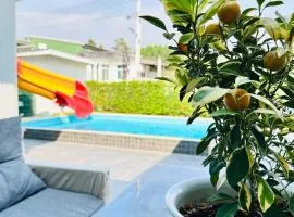 Victoria Poolvilla Pattaya by Chon