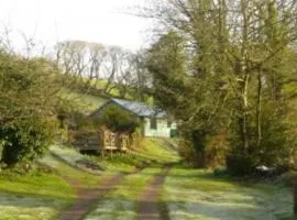 Woodcutters Lodge set in a secluded valley near Bantham