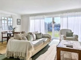 Tranquil 2-Bed Nature Cottage with Free Parking