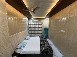 Lari Guest House, πανδοχείο σε Gorakhpur