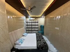 Lari Guest House