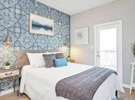 Golf Cart - 5 Minute Walk to Beach - Pool - Balcony & Grill - Pet Friendly