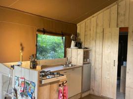 glamping met landelijk uitzicht, hotel v destinaci Spanga