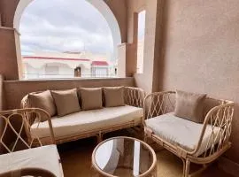 Private floor of a villa - 10 min to airport