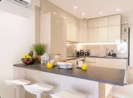 Luxurious 3Bedroom 2 BATH 110 m Apartment Adjoining Hotel Martinez Beachfront