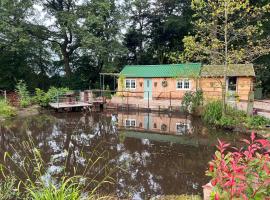 The Old Chicken Shed, khách sạn có bồn tắm nóng ở Stafford