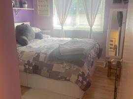 Welcoming homestay with relaxing private room, hotel v destinaci Oakville