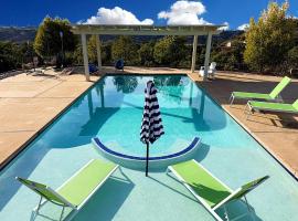 Hilltop Villa, Pool, Hot tub, Views, Avocado Grove, hotel v destinaci Fallbrook