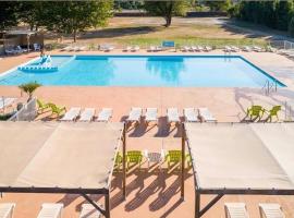 Mobilhome 6 personnes, ξενοδοχείο σε Cheval-Blanc
