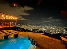LP Finca la Pergola, Naturaleza con Lujo y una increíble vista a todo Medellín