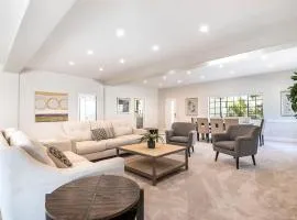 Beautiful 6BR Family 2-Story Villa With Large Backyard and Outdoor Kitchen
