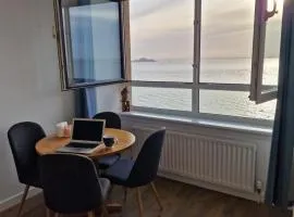 Flat by the sea with great view