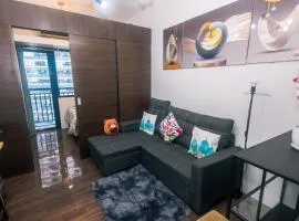 Cozy Crash Pad A Laughter Friendly Makati 2270 Gym swim park 300 mbps