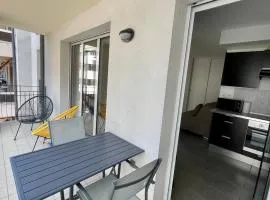 Moderne T2 avec Balcon & Garage à Aix-les-Bains - FR-1-555-110