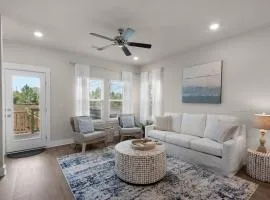 Sea Haven at Serenity - New large home with Golf Cart and game room just mins from Beach!、ペンサコーラのヴィラ