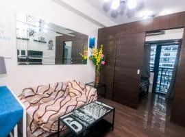 Cozy Crash Pad B Laughter friendly Makati 2271 Gym Swim Park 300