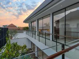 New 3 BR Luxury Villa in Umalas
